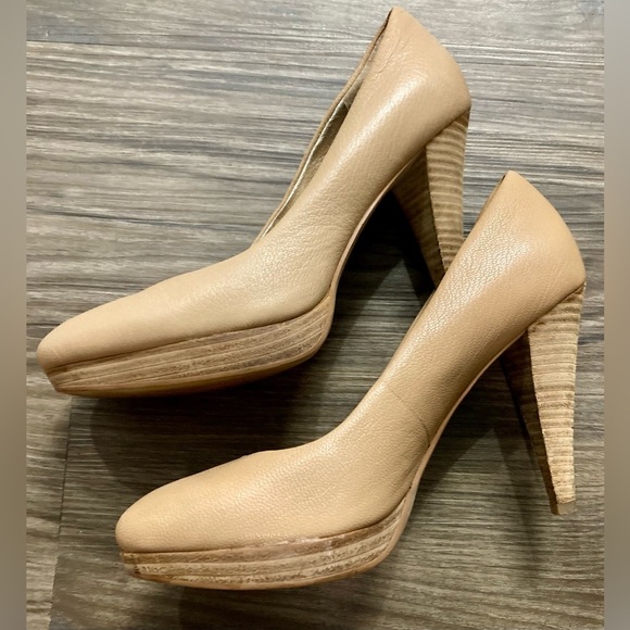 Banana Republic Shoes - Banana Republic Women’s Size 6 Nude‎ Stacked Heels